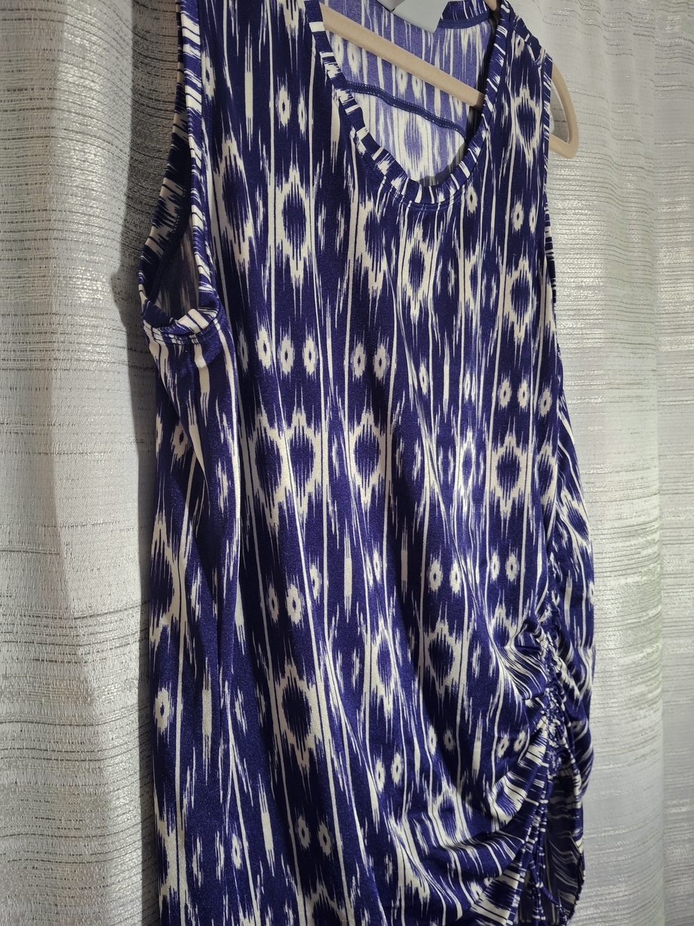 Athleta XL Blue and Cream Ikat-Print Performance Tank - Picture 4 of 9